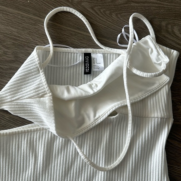 2/10 ❤️ H&M DIVIDED Ribbed White Dress - Picture 2 of 4